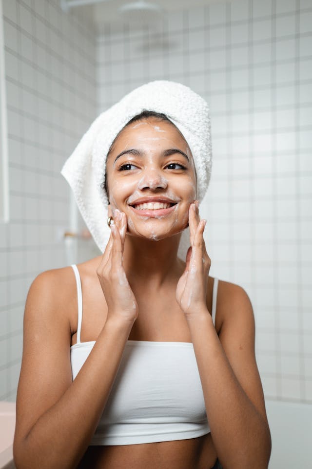 Double Cleansing: Waarom Eén Keer Wassen Niet Genoeg Is (De Complete Gids)